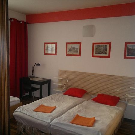 Red Apartment Μπρατισλάβα Δωμάτιο φωτογραφία