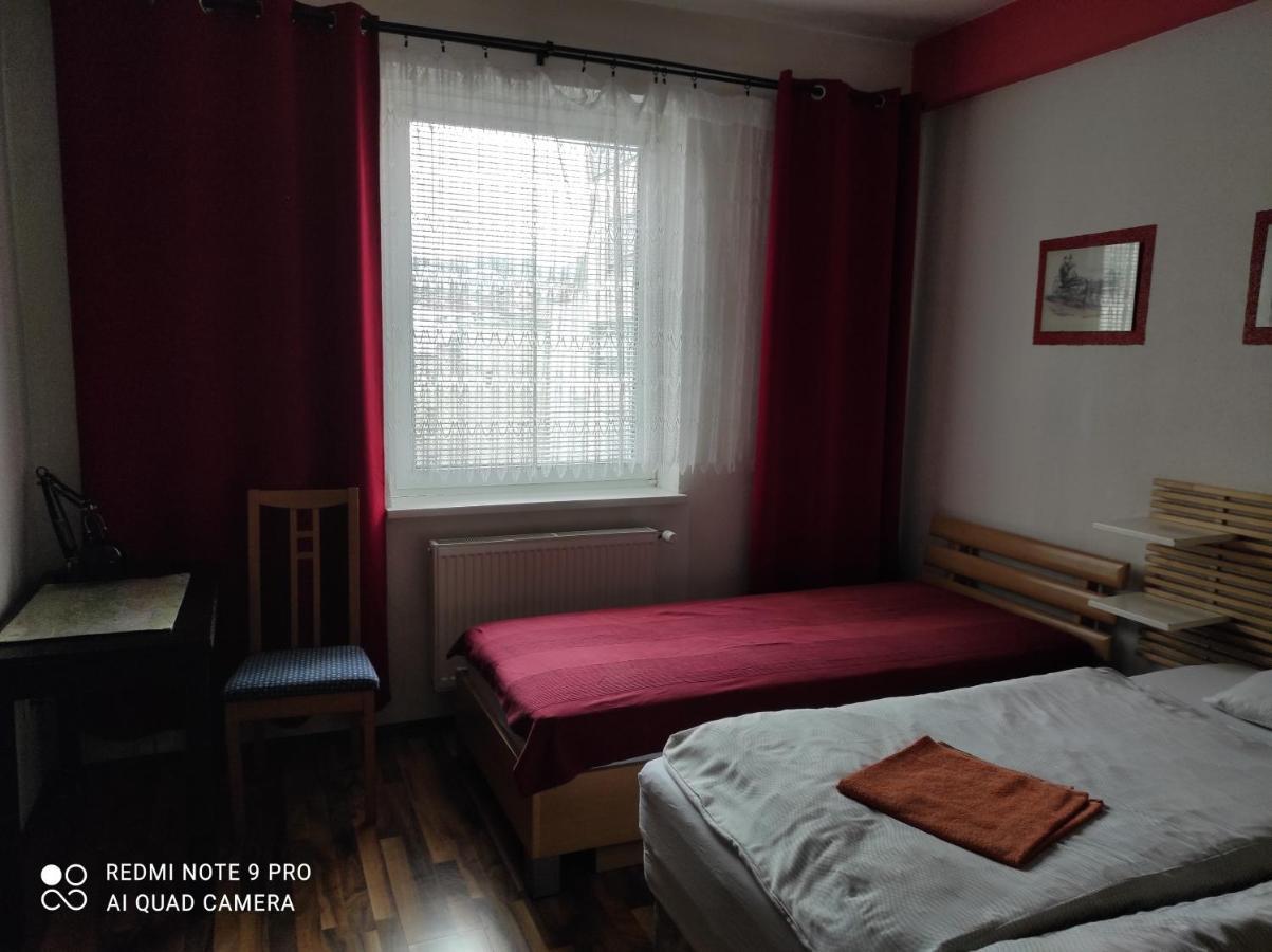 Red Apartment Μπρατισλάβα Εξωτερικό φωτογραφία