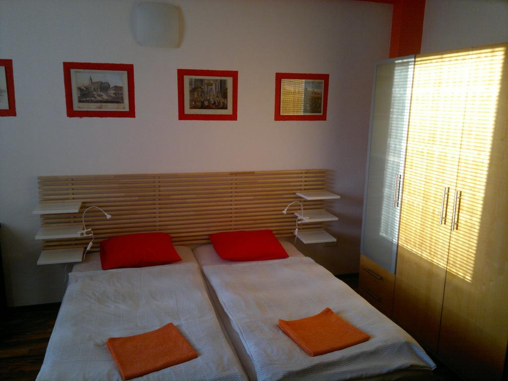 Red Apartment Μπρατισλάβα Δωμάτιο φωτογραφία